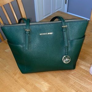 Michael Kors Jet Set bag (Like New)